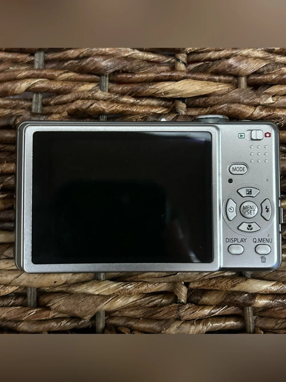 Panasonic Lumix DMC-FS15 Camera With Battery Charger, Case & Data Transfer Cable